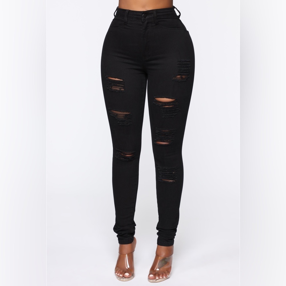 NWT Fashion Nova size 7 women’s  ripped distressed skinny jeans